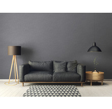 Wohnzimmer mit Sofa, Stehlampe und Pendelleuchte