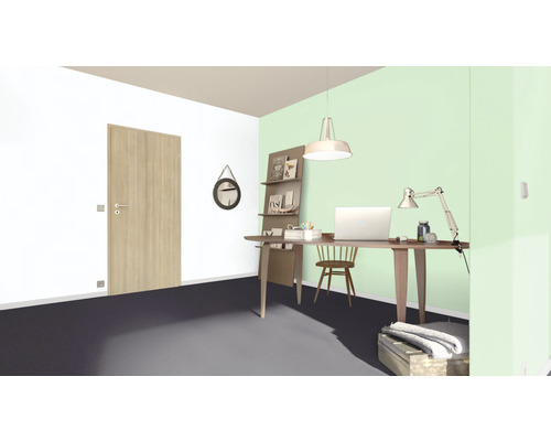 Arbeitszimmer mit Schreibtisch, Stuhl, Lampe, Regal und Tür