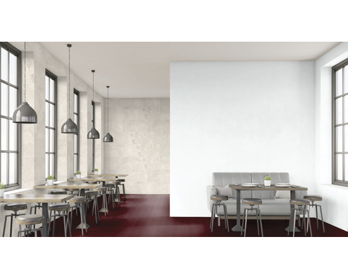 Innenraumansicht eines Restaurants mit Tischen, Stühlen und Beleuchtung