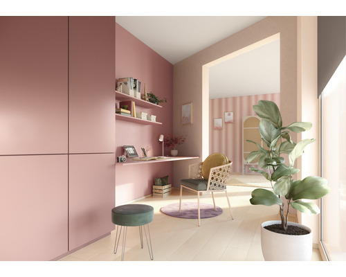 Helles Arbeitszimmer mit Schrank, Regal und Schreibtisch