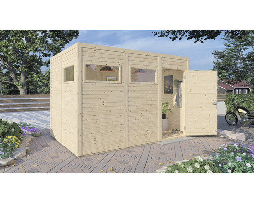 Holzgartenhaus mit Fenstern und offener Tür auf einer gepflasterten Fläche