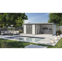 Szene mit Gartenhaus, Grill, Pool und Sitzgruppe