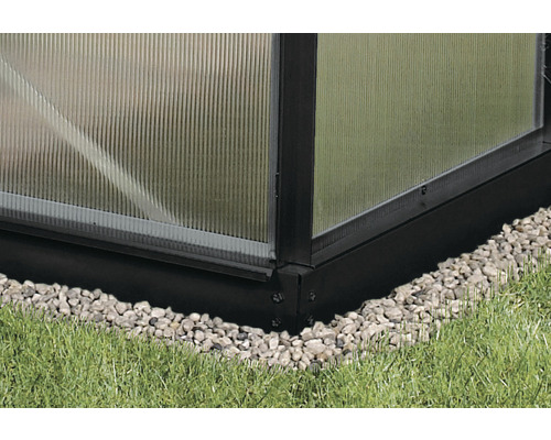 Detailansicht eines Gewächshauses mit Fundament