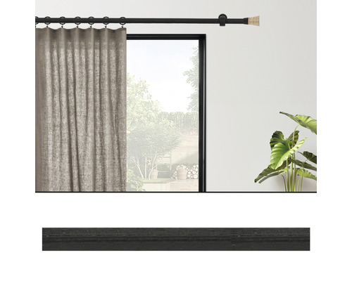 Gardinenstange mit Vorhang vor einer Terrassentür