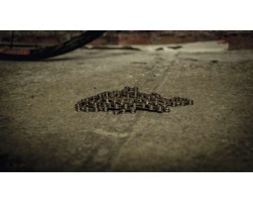 Fahrradkette auf dem Boden