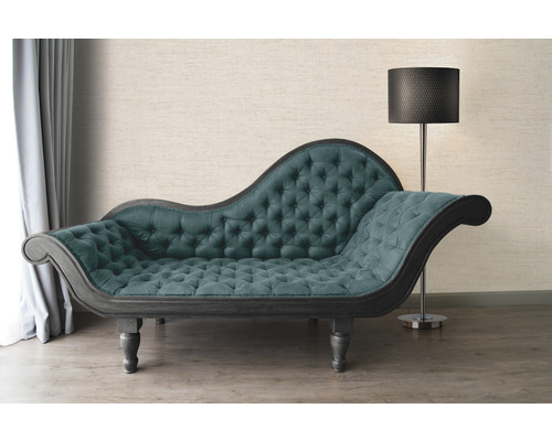 Chaiselongue mit Knopfheftung und Stehlampe im Interieur