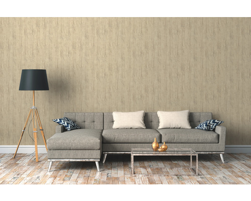 Wohnzimmer mit Tapete, Ecksofa, Stehlampe und Couchtisch