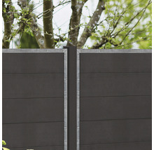 Detailansicht eines Gartenzauns mit Pfosten