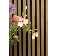 Dekorplatte mit Holzoptik und Blumenarrangement
