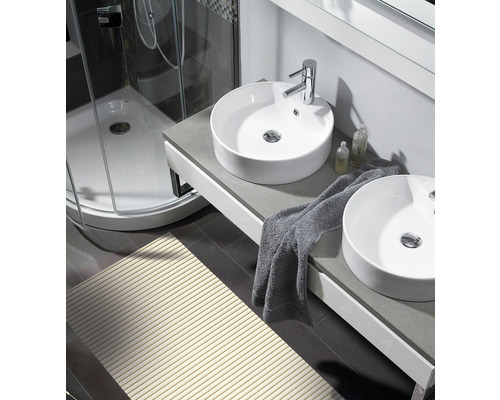 Helles Badezimmer mit Dusche, Waschtisch mit zwei Aufsatzwaschbecken und Badteppich