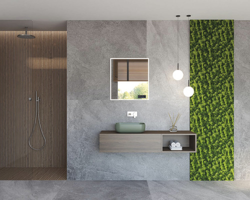 Modernes Badezimmer mit Dusche, Waschtisch, Spiegel, Beleuchtung und Mooswand