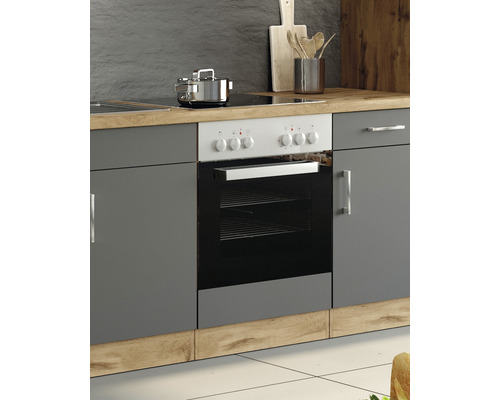 Küchenzeile mit Herd und Backofen in einer modernen Küche.