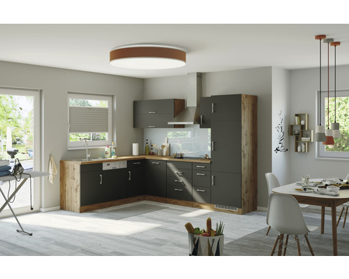 Moderne Küche mit grauen Schränken und Holzakzenten in einem hellen Raum.