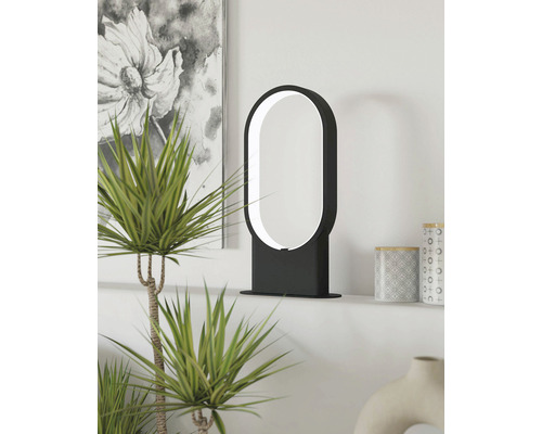 Schminkspiegel mit LED-Beleuchtung auf einem Tisch