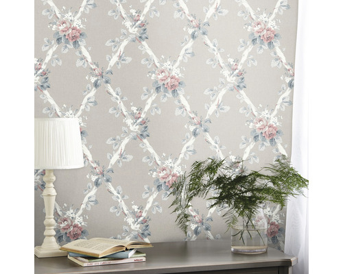 Tapete mit floralem Muster im Landhausstil
