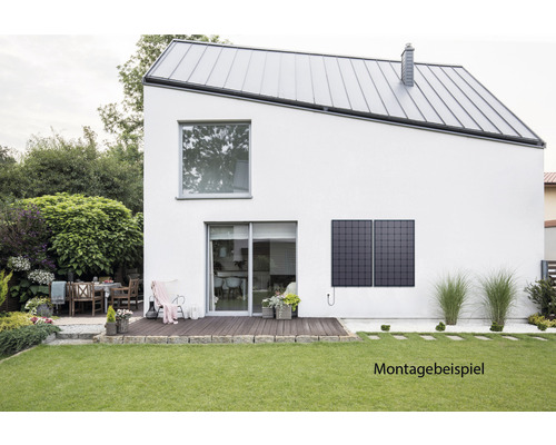 Montagebeispiel: Zwei Solarmodule an einer Hauswand