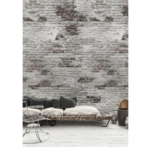 Dekorative Szene mit einer Sitzgelegenheit und einer gemauerten Wand