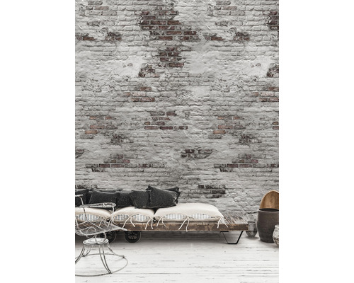 Dekorative Szene mit einer Sitzgelegenheit und einer gemauerten Wand