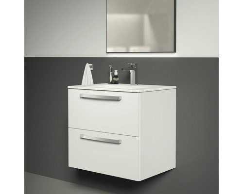 Waschtisch mit zwei Schubladen, Armatur, Spiegel und Badaccessoires