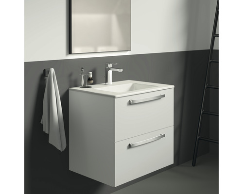 Waschtischunterschrank mit zwei Schubladen, Waschtisch, Spiegel und Armatur im Badezimmer