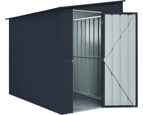 Metallgerätehaus mit geöffneter Tür