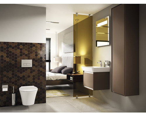 Badezimmerdesign mit Toilette, Waschtisch und Spiegel in modernem Stil