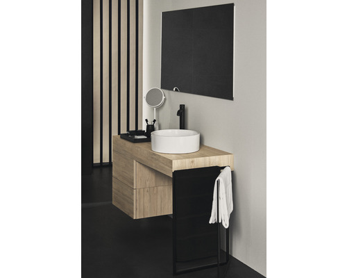 Modernes Badezimmer mit Waschtischunterschrank, Aufsatzwaschbecken und Spiegel