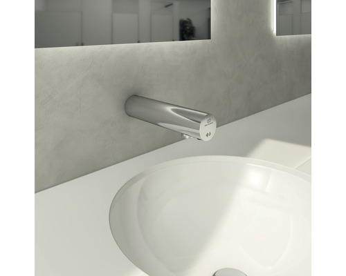 Badezimmerwaschtisch mit berührungslosem Wasserhahn