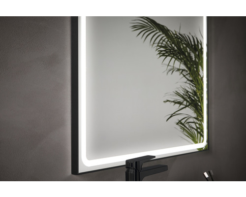 Beleuchteter Badezimmerspiegel mit modernem Design