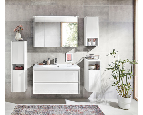 Modernes Badezimmer mit Waschtisch, Spiegelschrank und Hochschränken