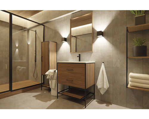 Badezimmer mit Dusche, Waschtisch, Spiegelschrank, Handtuch und Regalen für ein helles, organisiertes Ambiente