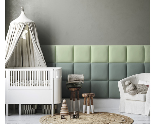 Wandkissen Mono salbeigrün hell Samt-Optik 30 x 30 cm Helles Kinderzimmer mit Gitterbett, Baldachin, Wandpaneelen, Sessel und Dekoration