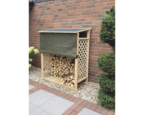 Holzlager mit Gitterseiten und Abdeckplane