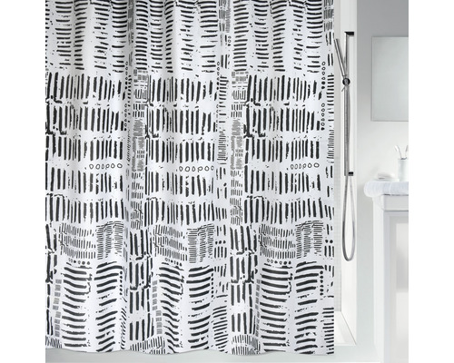 Duschvorhang mit grafischem Muster im Badezimmer