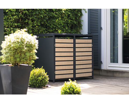 Mülltonnenbox mit zwei Fächern und Holzverkleidung im Garten
