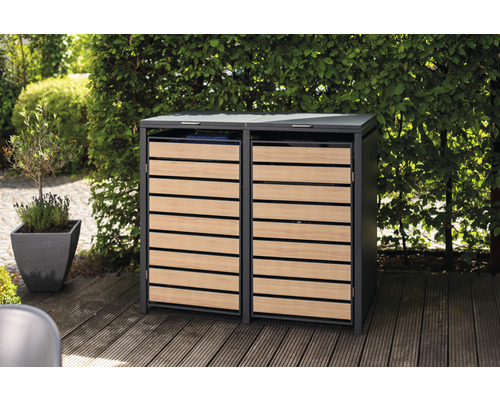 Doppel-Mülltonnenbox mit Holzverkleidung im Garten