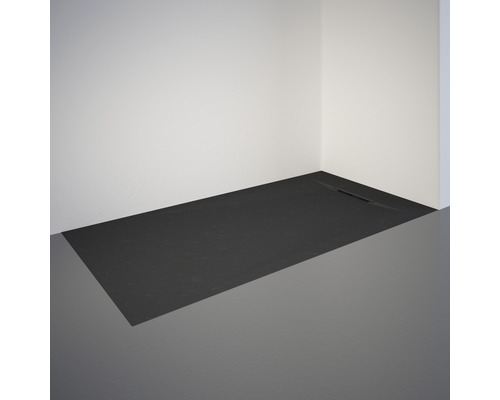 Eckdusche mit flacher Duschwanne und Entwässerungsrinne