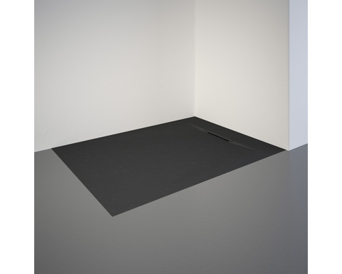 Eckansicht einer Duschwanne aus Mineralguss mit Ablaufgarnitur