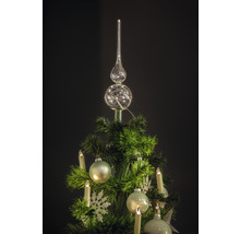 Geschmückter Weihnachtsbaum mit Baumspitze, Christbaumkugeln und Baumkerzen