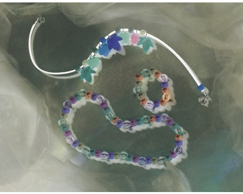 Schmuckset mit Perlenkette, Armband und Stirnband