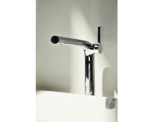 Einhebelmischer aus Chrom auf einem Waschbecken