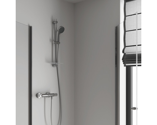 Dusche mit Duschkopf, Brausestange und Thermostatarmatur