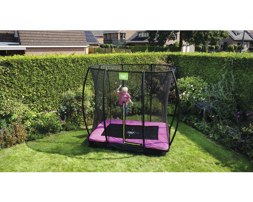 Rechteckiges Gartentrampolin mit Sicherheitsnetz und springendem Kind