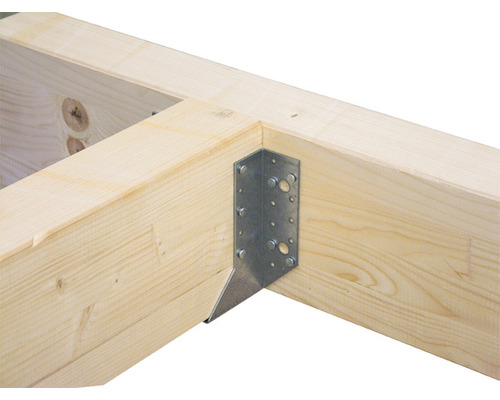 Holzbalken verbunden mit einem Winkelverbinder
