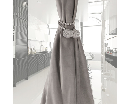 Vorhang mit Vorhanghalter im Interieur