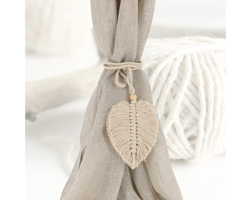 Gardine mit dekorativem Blatt-Raffhalter