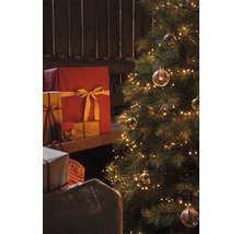 Weihnachtsbaum mit Lichtern und Geschenken