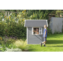 Spielhaus im Garten mit Kindern