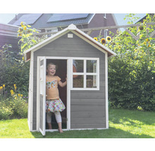 Spielhaus aus Holz mit Kind im Garten