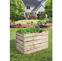 Hochbeet aus Holz mit Bepflanzung im Garten